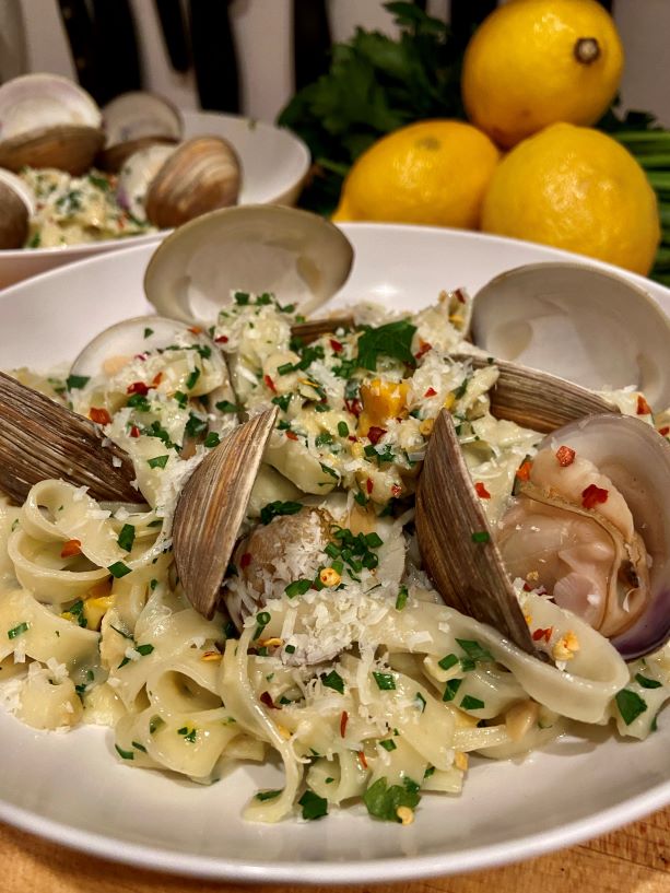 LINGUINE WITH CLAM SAUCE