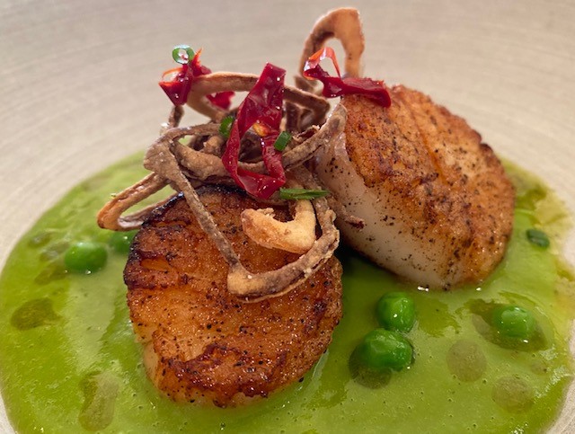 WILD SEA SCALLOPS, SPRING PEA PURÉE & CRISPY SHALLOT WITH CHARRED ONION VINAIGRETTE