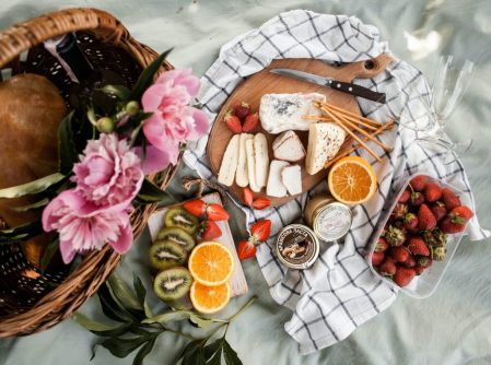 picnic setting with fresh fruit 1024x762 1