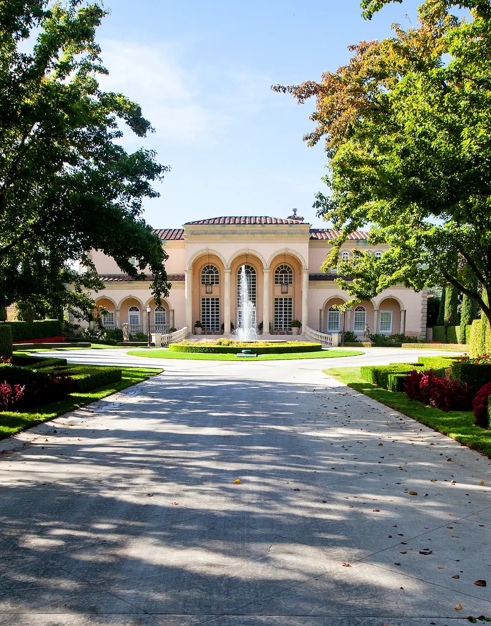 villa front road